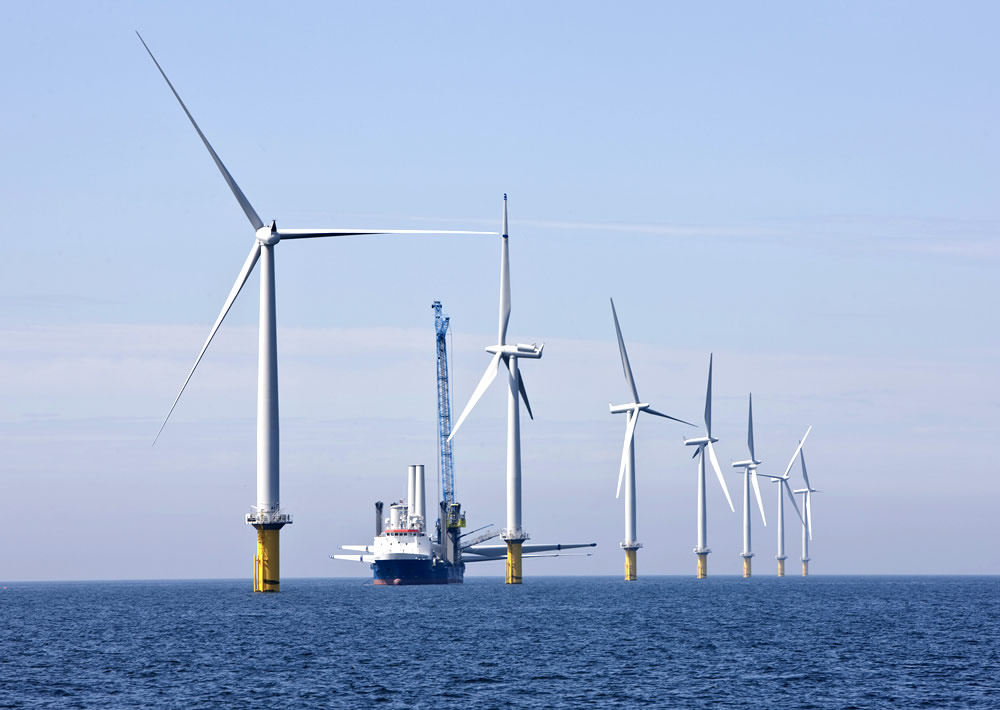 福建完成国内首个分散式海上风电项目首台风机基础钢管桩沉桩